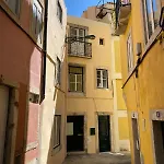 Lisbon Apartment, Historic Charm & Cosy Living In Old Santana Hill *