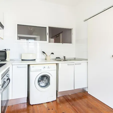 شقة Lisbon Apartment, Historic Charm & Cosy Living In Old Santana Hill *