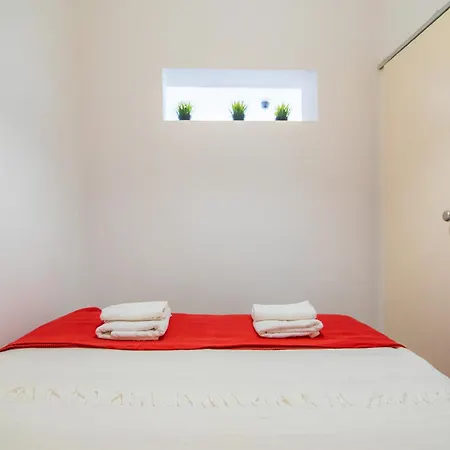דירה Apartment, Historic Charm & Cosy Living In Old Santana Hill ליסבון