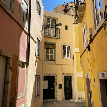 Lisbon Apartment *