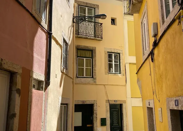 Lisbon Apartment *